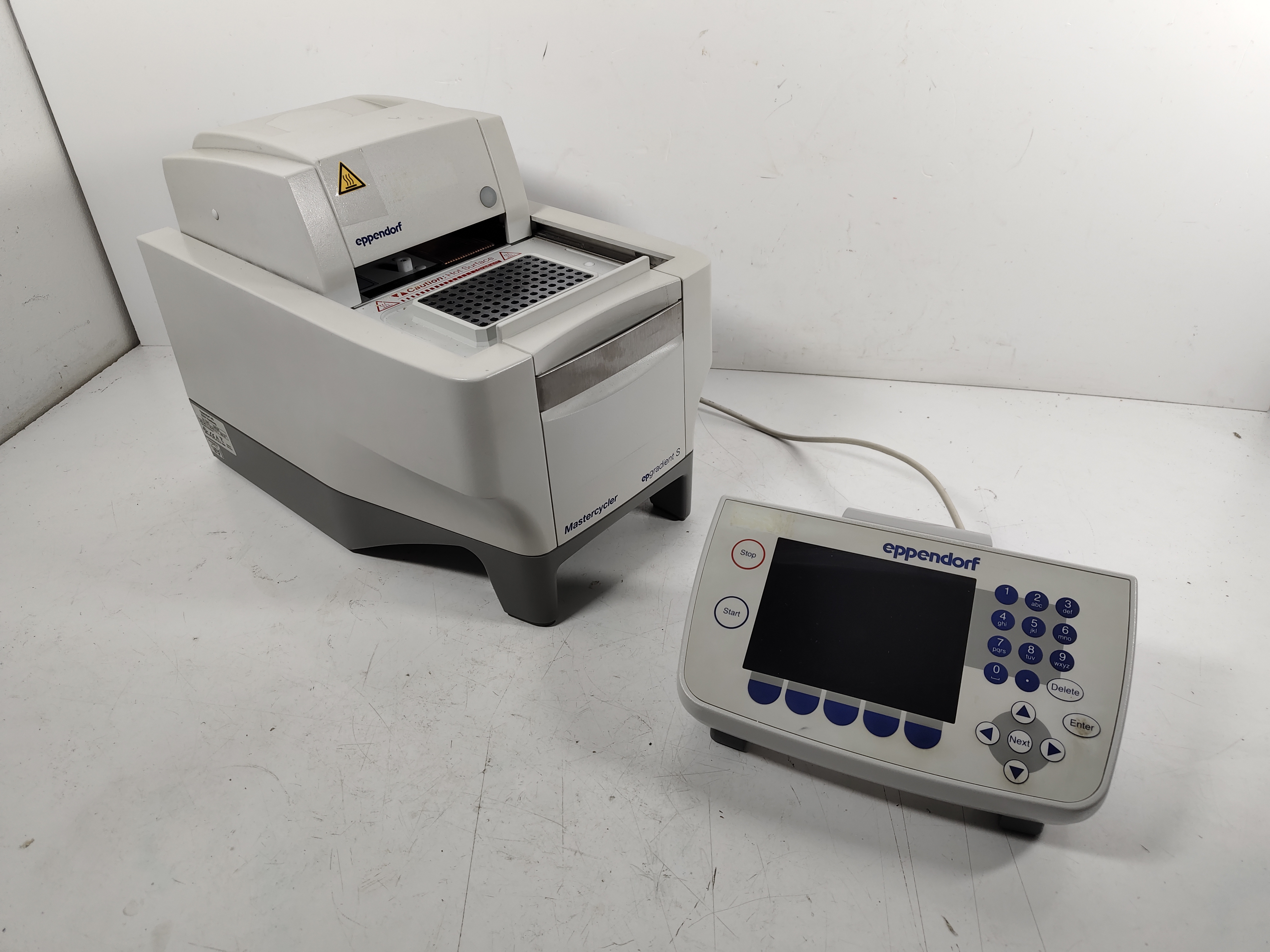 aparato laboratorio cientifico termociclador adn pantalla extraible plastico 30x25.3x54 1u